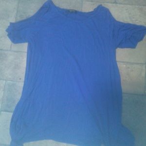 2/10 Shoulder showing t shirt